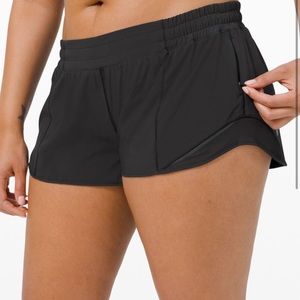 Lululemon Hotty Hot Short ll *2.5”